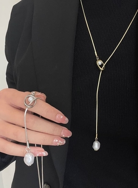 金色仿珍珠长款吊坠项链秋冬气质高级感轻奢毛衣链复古配饰钛钢