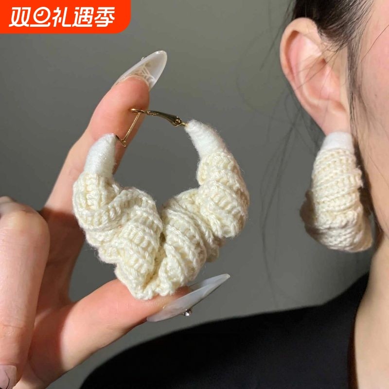 HEY TAO冬季复古针织毛线耳环女小众设计感毛绒耳圈气质圈圈耳饰