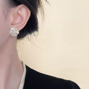 山茶花法式复古珍珠耳钉优雅轻奢设计高级气质耳环珐琅新款耳饰女