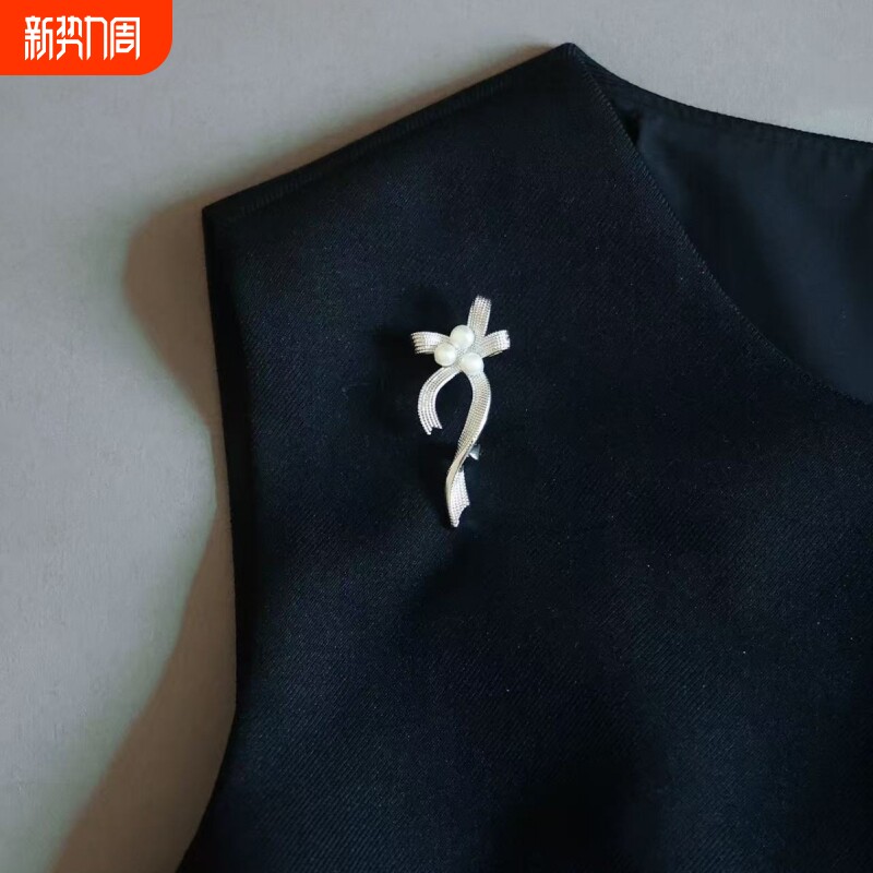 法式复古飘逸蝴蝶结丝带造型黄铜镀金天然珠胸针胸花配饰礼物女