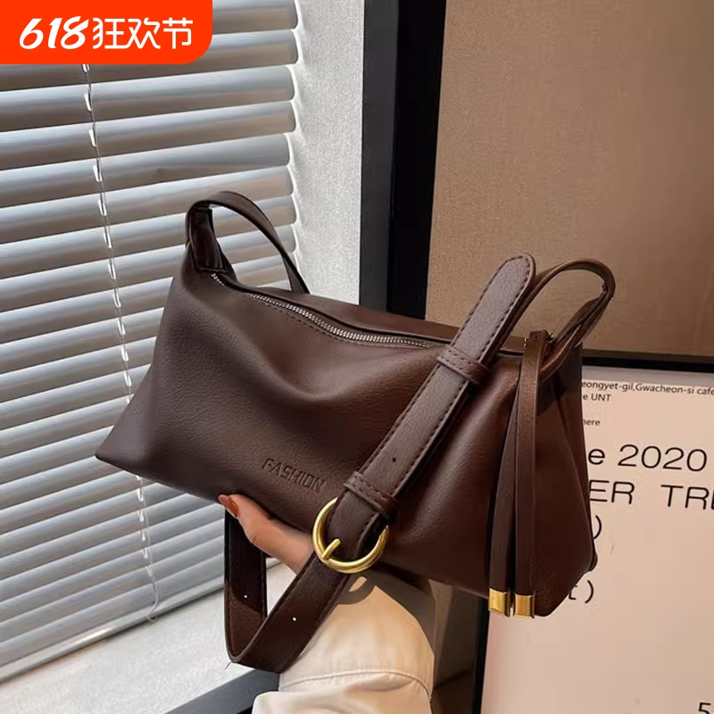 高级感复古大容量包包女夏天时尚单肩包质感斜挎包上课通勤托特包