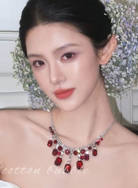 复古红色闪钻水滴项链夸张吊坠重工小众颈链新娘轻奢高级感锁骨链