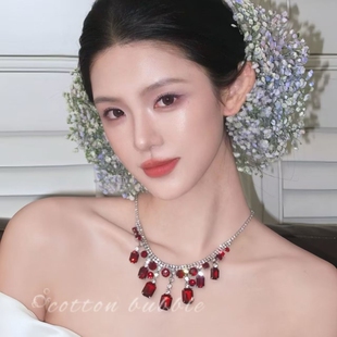 复古红色闪钻水滴项链夸张吊坠重工小众颈链新娘轻奢高级感锁骨链