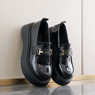 复古英伦风小皮鞋女2026年夏季新款厚底乐福鞋jk单鞋通勤亮面圆头