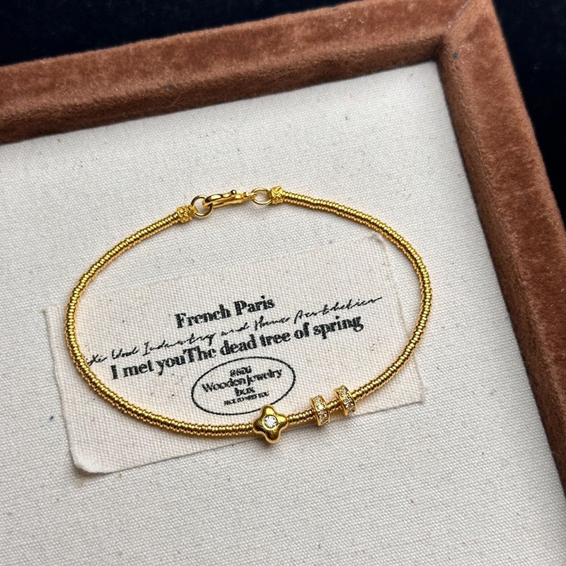 精致四叶草金圈跑环手链新款轻奢高级感小众设计时尚通勤饰品