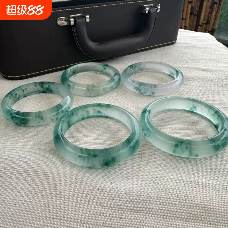 缅甸老坑平替翡翠手镯石英岩独龙玉高冰玻璃种满阳绿飘花圆条仿石