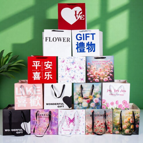 鲜花手提袋正方形红色爱心蝴蝶