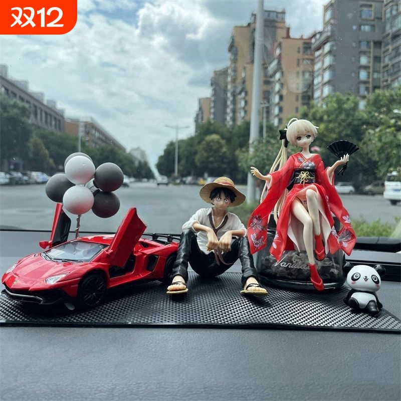 新款网红2025路飞穹妹汽车摆件男士高档车模型汽车香水装饰中控台