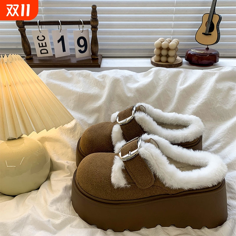 时尚皮带扣毛毛拖鞋女外穿2025新款秋冬厚底加绒棉拖勃肯包头半拖
