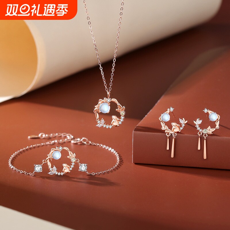 兔子项链女纯银原创小众设计国潮森系吊坠月光石本命年兔年毛衣链