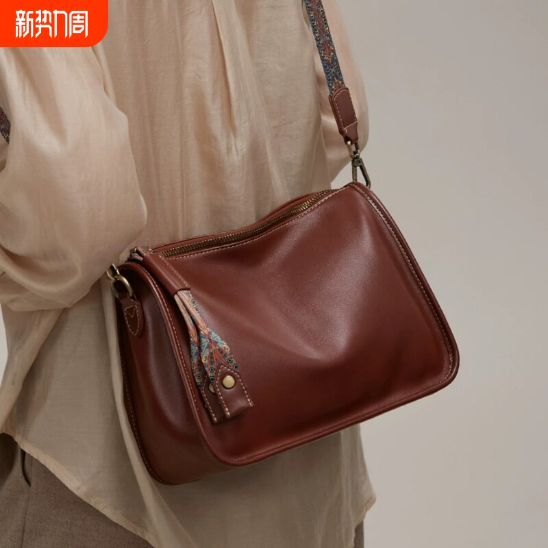 真皮斜挎包女2025新款小方包中年女包妈妈包头层牛皮小包大容量