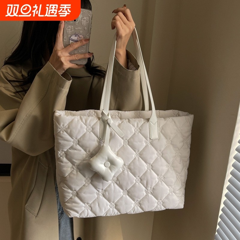 女包高颜值羽绒服包包潮流秋冬新款大容量通勤单肩托特包