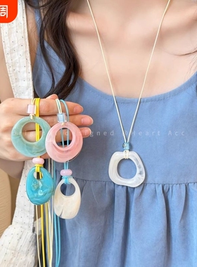 米色晕染镂空梯形项链女2026新款长款设计高级感毛衣链百搭配饰品