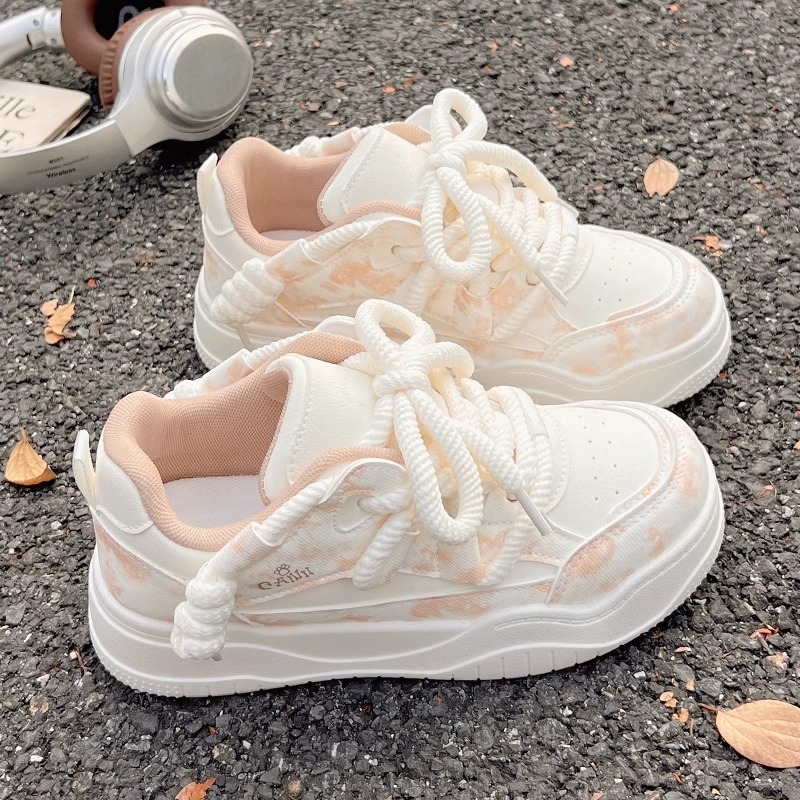 2025新款爆款面包鞋女学生小白鞋配阔腿裤的鞋子百搭运动休闲板鞋