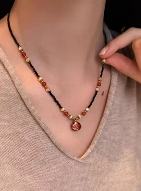 石榴红吊坠复古串珠项链配饰女秋冬毛衣链轻奢小众高级感颈链饰品