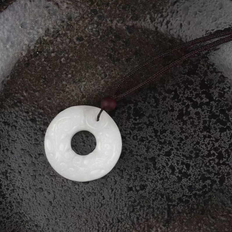 玉貔貅吊坠玉石吊坠玉坠玉佩男女款项链情侣招财纳福背财貔貅男女