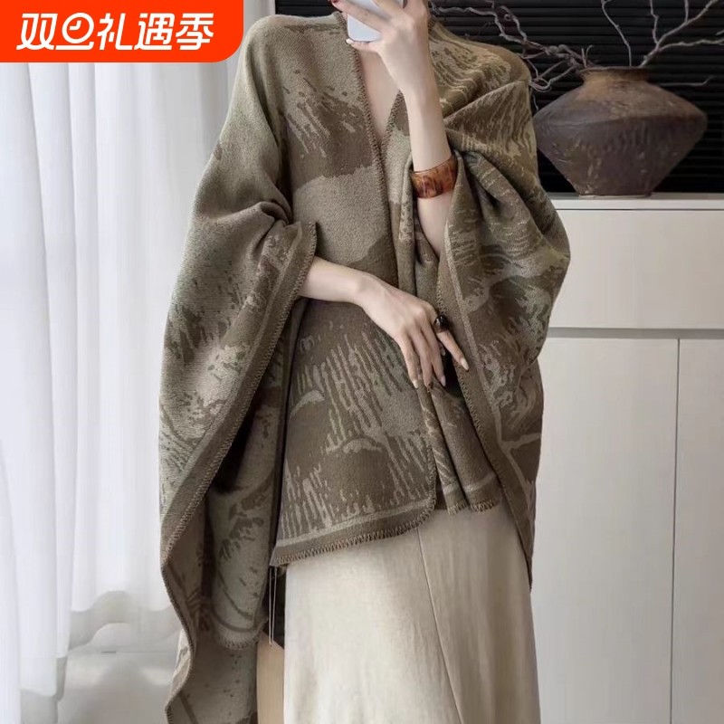 民族风秋冬氛围感复古斗篷披肩女2025新款松弛感宽松外搭开衫