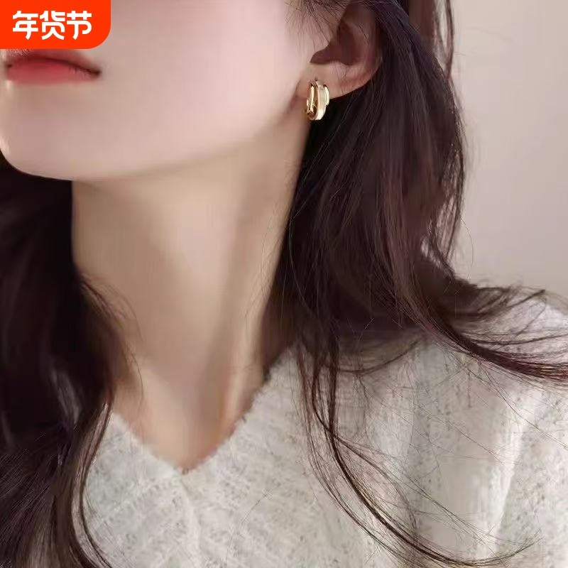 法式简约耳环高级感新款小巧气质耳钉精致百搭时尚耳饰品圆圈几何