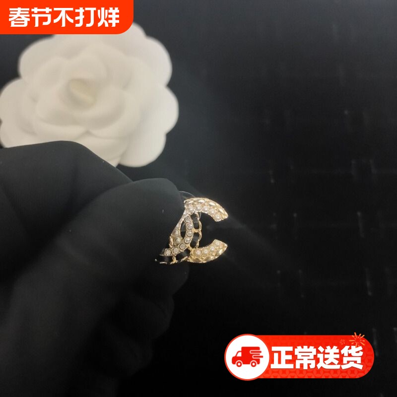 新款香风耳环时尚复古耳钉高级爆款网红气质字母耳饰925银针