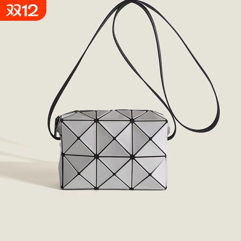 时尚百搭，小巧能装