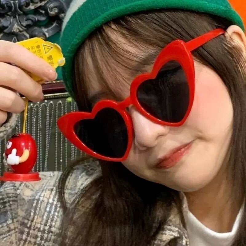 显瘦潮流2026新款桃心大脸墨镜网红欧美风粉色仙女风爱心框架圆脸
