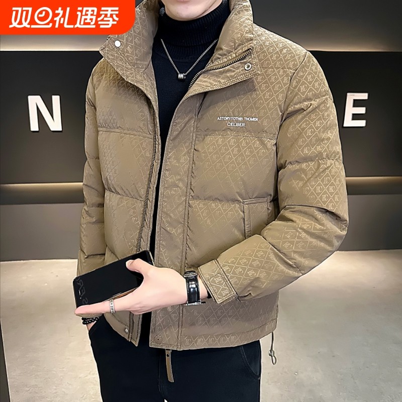 户外羽绒服男短款冬季2025新款潮牌立领印花痞帅轻薄加厚男士冬装