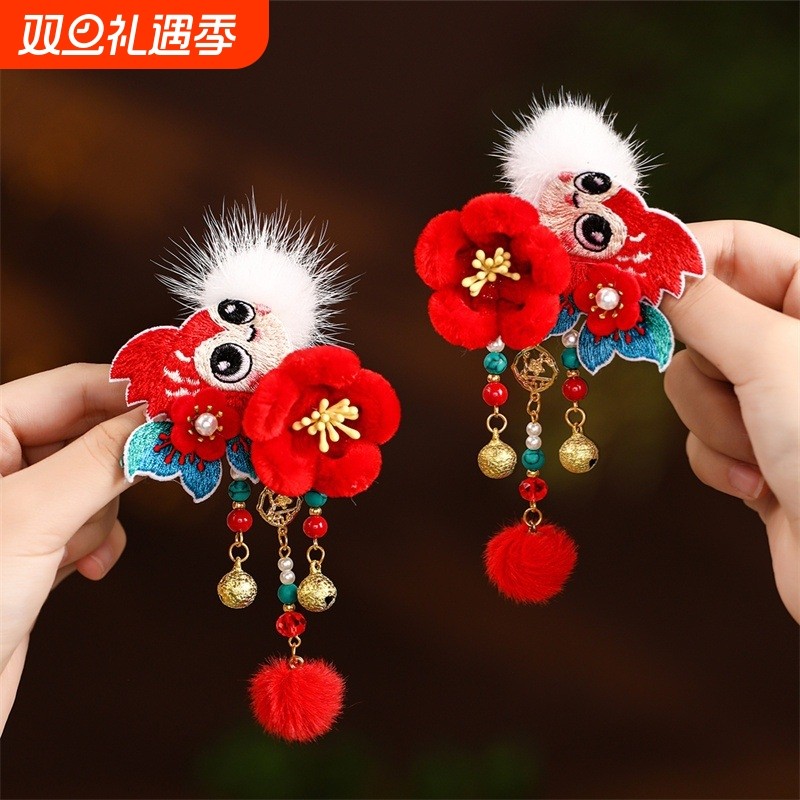 新款冬款儿童古风发饰带灯刺绣金鱼绒花发夹女童新年铃铛流苏对夹