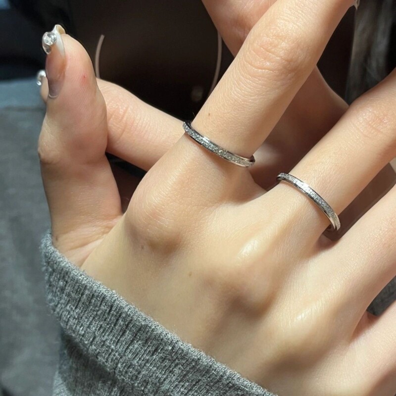 钛钢磨砂银细闪细尾戒指环女可水洗百搭素圈不褪色不过敏情侣对戒图片