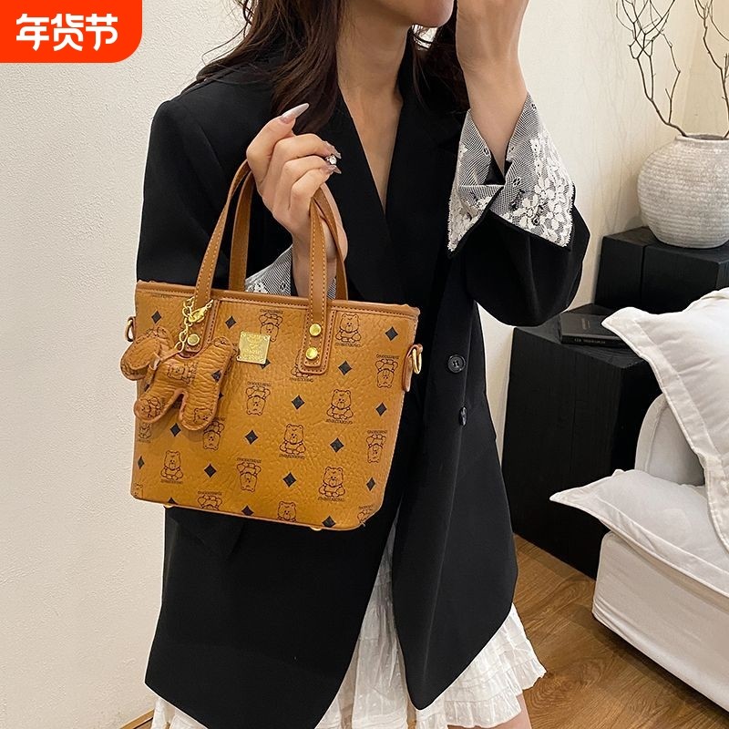 流行爆款水桶包包高级时尚ins女式手提包新款通勤轻便斜挎单肩包