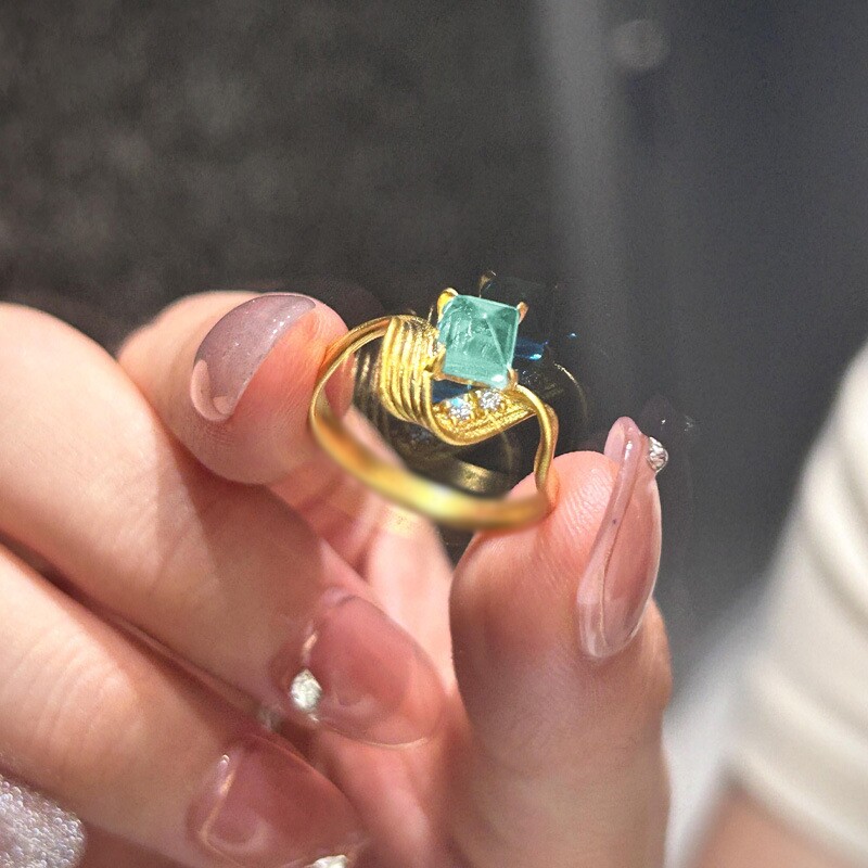 变色绿蓝宝方钻戒指女款小众独特高级感简约线条仿碧玺彩宝指环