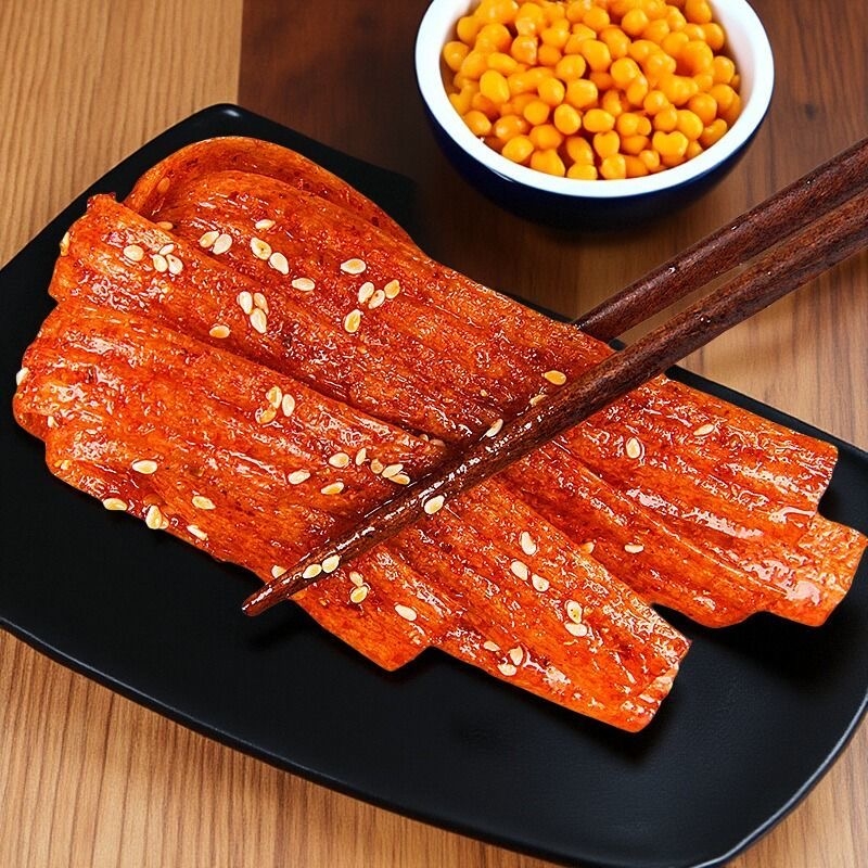 牛肉味辣条回忆童年校园经典怀旧休闲零食网红小吃辣片香辣棒好吃