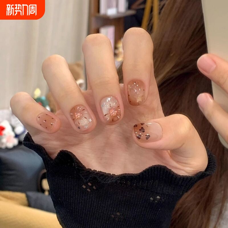 美甲豆豆甲秋冬穿戴甲短款豹纹爆款猫眼显白贴片指甲新年磨砂爆闪