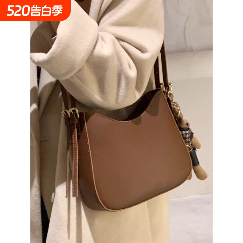 艾程复古包包女2024新款通勤时尚百搭斜挎包高级感小众ins单肩