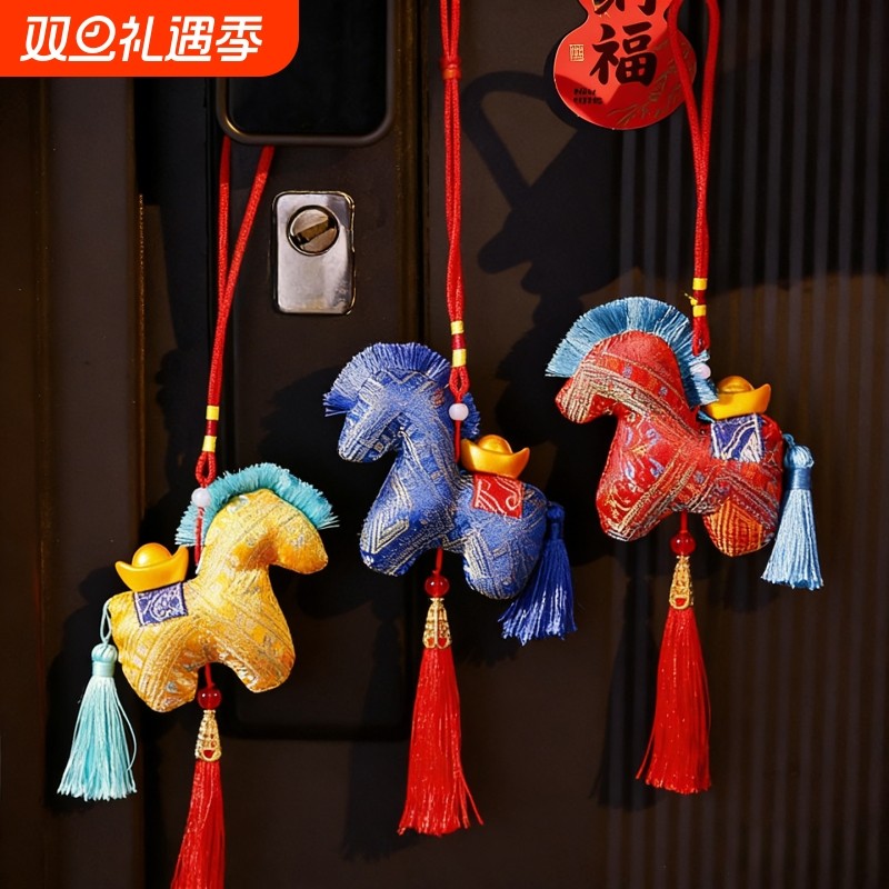 2026马年新款彩纹公仔新年装饰挂件入户门挂春节过年礼物元旦车挂