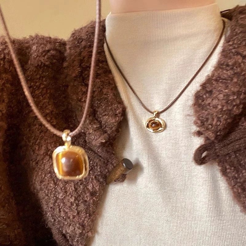 虎眼石秋冬皮绳抽拉项链雅丹女美拉德复古风长款毛衣简约时尚锁骨