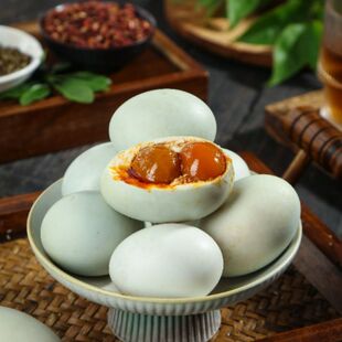 双黄咸鸭蛋正宗流油双黄咸鸭蛋起沙流油好吃美味营养丰富