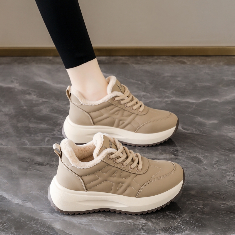 啄木鸟女鞋冬季厚底皮面加绒阿甘运动鞋软底不累脚棉鞋显脚小老爹