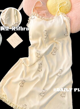 红豆奶乎乎冰丝绸睡裙女款夏季2026新款性感纯欲吊带睡衣带胸垫家
