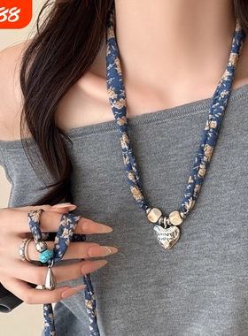 深蓝色碎花丝巾爱心水滴项链女秋冬独特设计感长款毛衣链衣服配饰