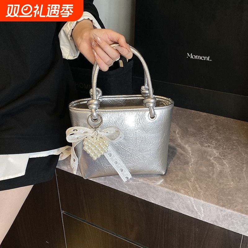 2025新款百搭单肩斜挎包韩版超火小包包女流行高颜值手提包户外