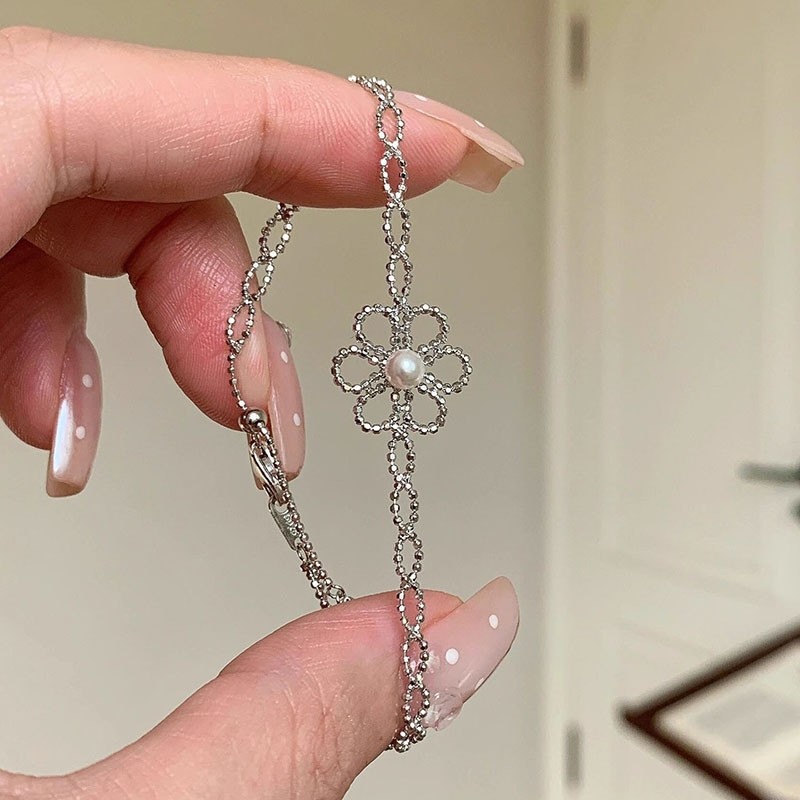 中古银色蕾丝花朵珍珠手链精致简约时尚高颜值设计轻奢叠戴手饰品