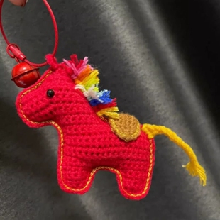 DIY手工小马包挂件毛线编织材料包生肖彩虹马玩偶钥匙扣钩织礼物