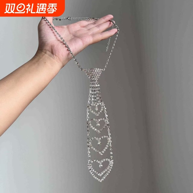 欧美时尚配饰新款三角形领结项链个性小众爱心领带精致百搭锁骨链