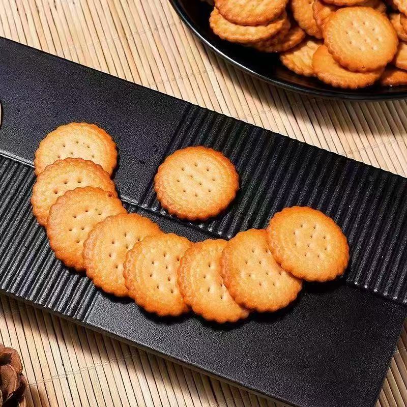 日式小圆饼干网红海盐味小圆饼解馋零食小吃薄脆散装休闲食品