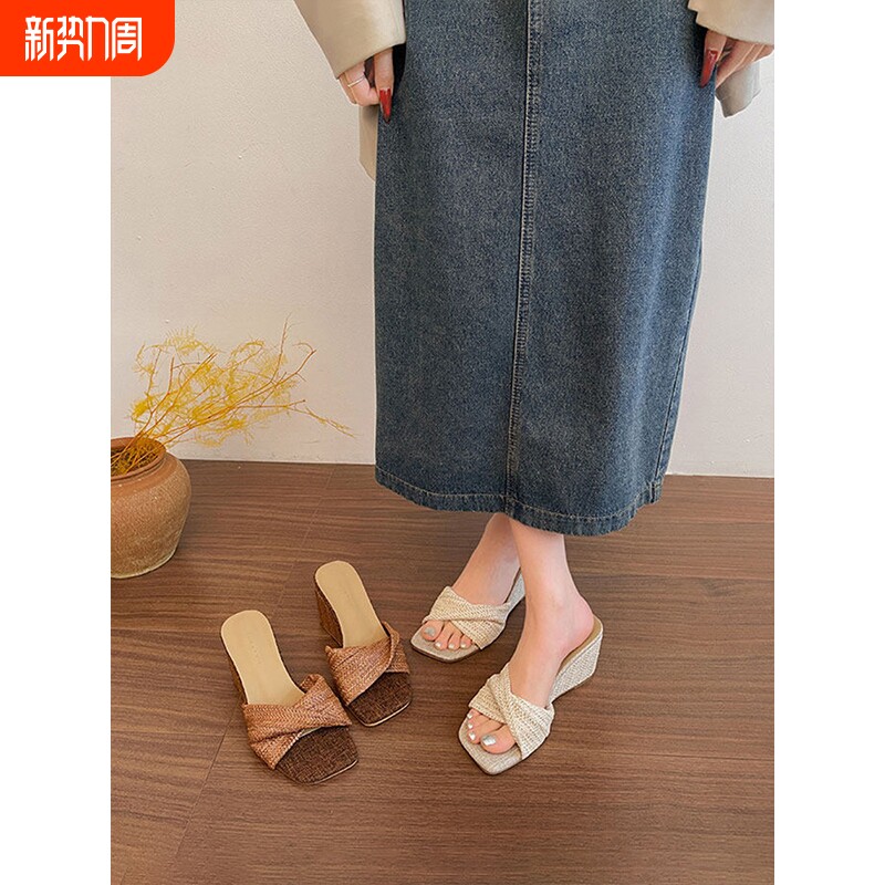 南在南方复古编织增高坡跟一字拖鞋女夏外穿2026新款配裙子凉拖鞋