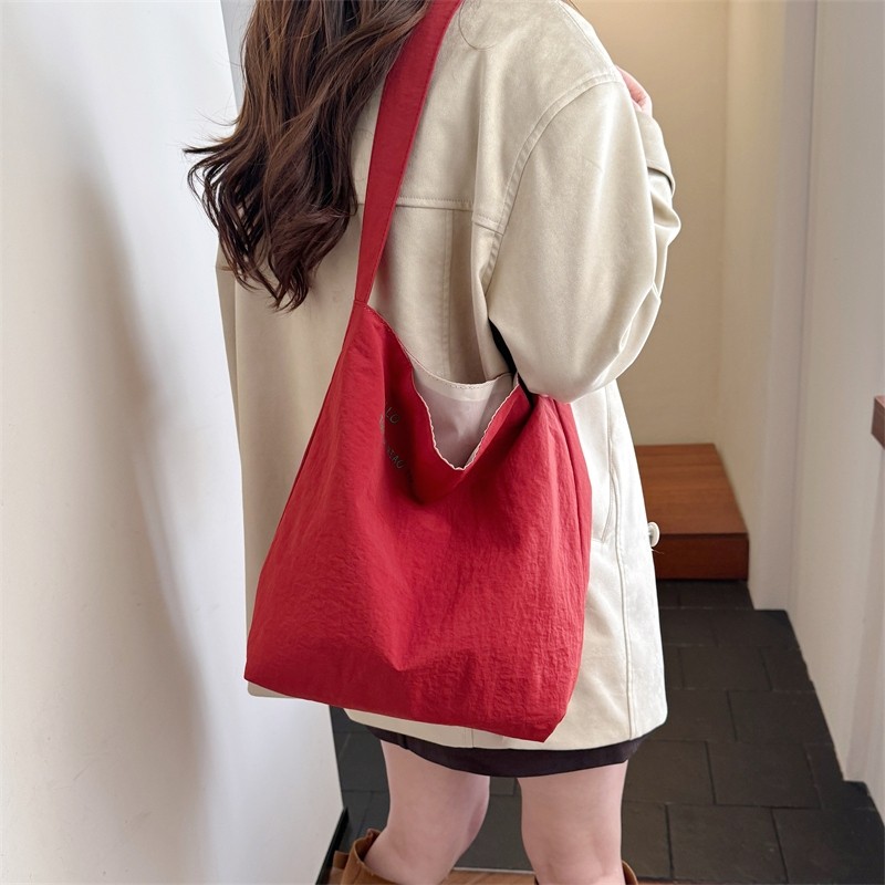 大容量帆布包日系休闲邮差包学生单肩包复古旅行女通勤包小众轻便