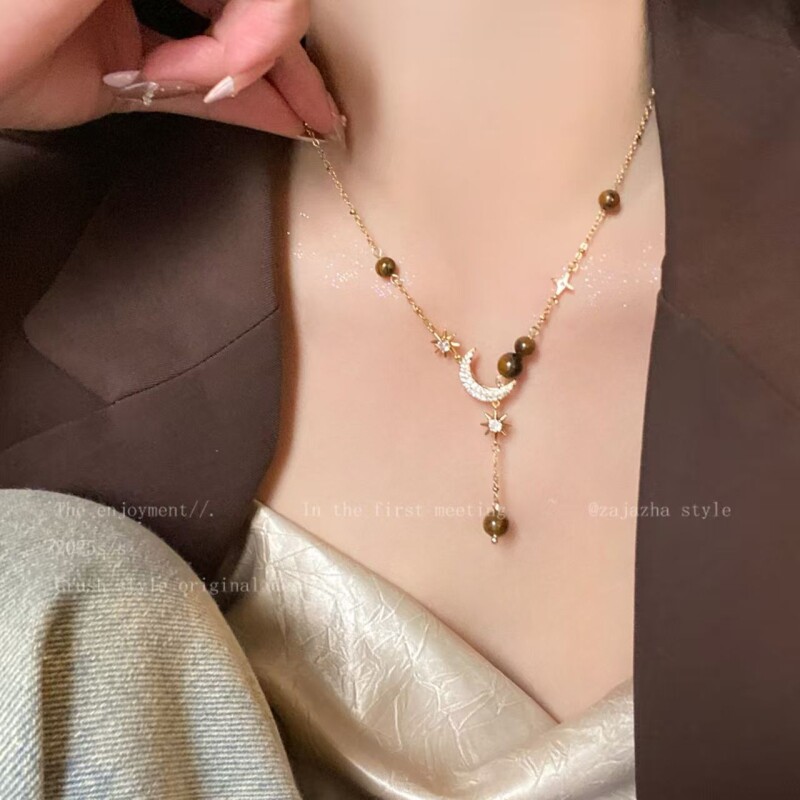 通勤搭子~美拉德虎眼色星月项链女秋冬复古挂脖长毛衣链百搭配饰