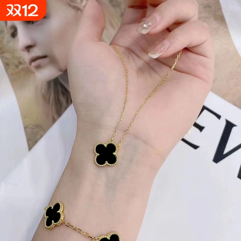 时尚精致四叶草钛钢手链女钛钢链小众轻奢手链大气情侣闺蜜不掉色