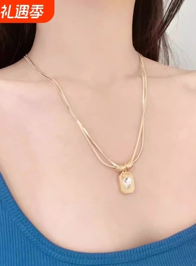 金色轻奢潮汐心跳复古几何方牌爱心锆石项链女众双层蛇骨链毛衣链