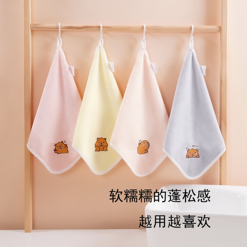 卡皮巴拉方巾珊瑚绒儿童洗脸巾柔软幼儿园擦手帕可爱可挂式小毛巾